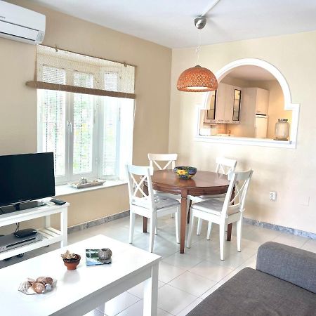 Fabulous Vacation In A 2 Bedroom Townhouse With 2 Terraces Overlooking The Sea, Suitable For 6 People 3 Swimming Pools Tennis And 200 Mts From The Sea El Faro Kültér fotó