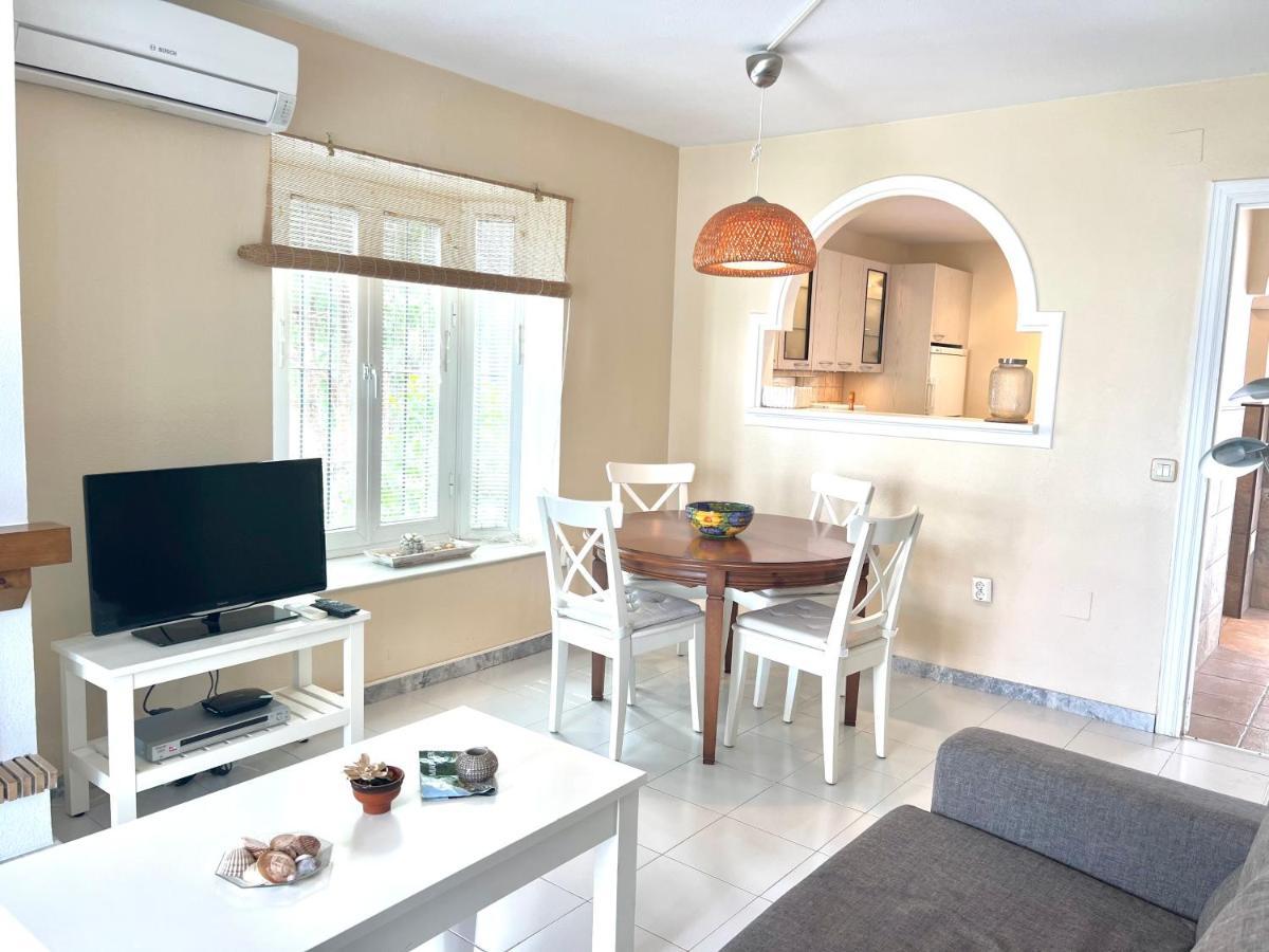 Fabulous Vacation In A 2 Bedroom Townhouse With 2 Terraces Overlooking The Sea, Suitable For 6 People 3 Swimming Pools Tennis And 200 Mts From The Sea El Faro Kültér fotó